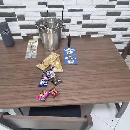 Quarto E Sala A Uma Quadra Da Praia Copacabana Posto 02 Рио де Жанейро Екстериор снимка