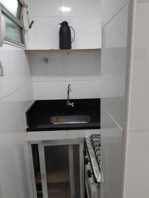 Quarto E Sala A Uma Quadra Da Praia Copacabana Posto 02 Рио де Жанейро Екстериор снимка