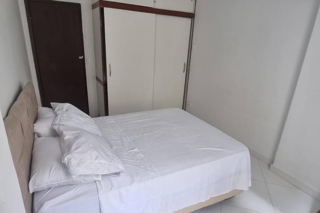 Quarto E Sala A Uma Quadra Da Praia Copacabana Posto 02 Рио де Жанейро Екстериор снимка