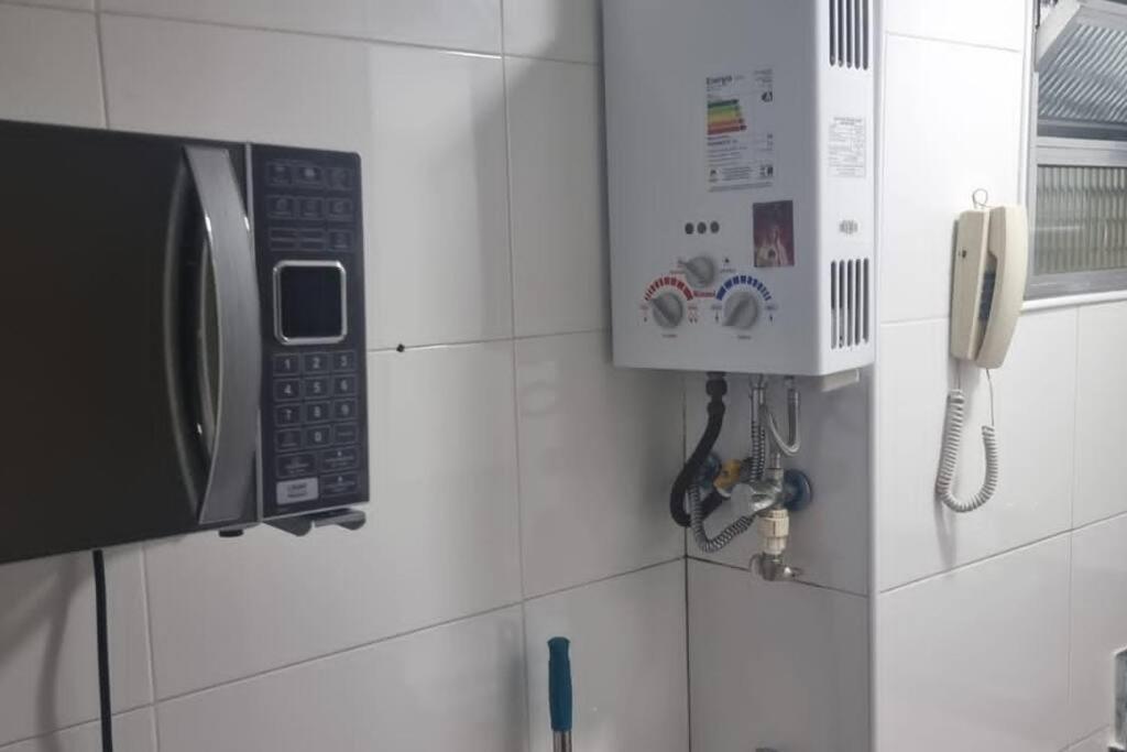 Quarto E Sala A Uma Quadra Da Praia Copacabana Posto 02 Рио де Жанейро Екстериор снимка