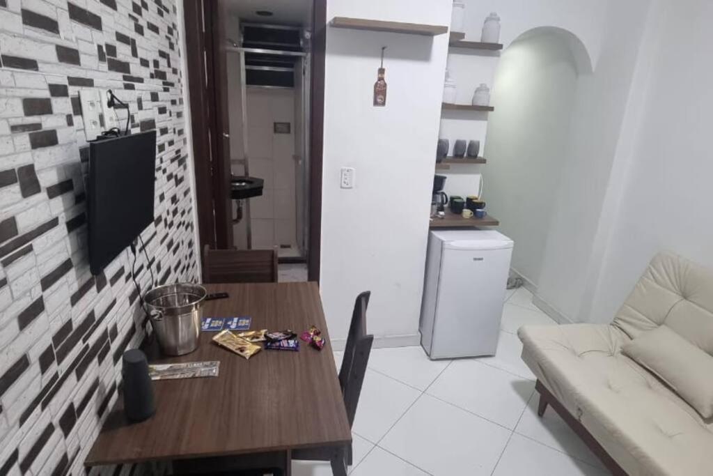 Quarto E Sala A Uma Quadra Da Praia Copacabana Posto 02 Рио де Жанейро Екстериор снимка